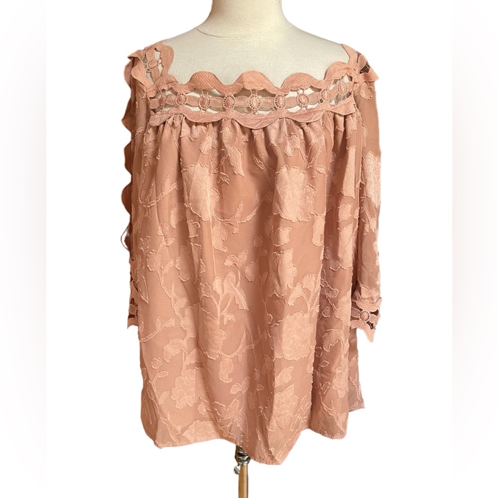 NWOT Source Unknown Floral Rose‎ Open Weave Blouse